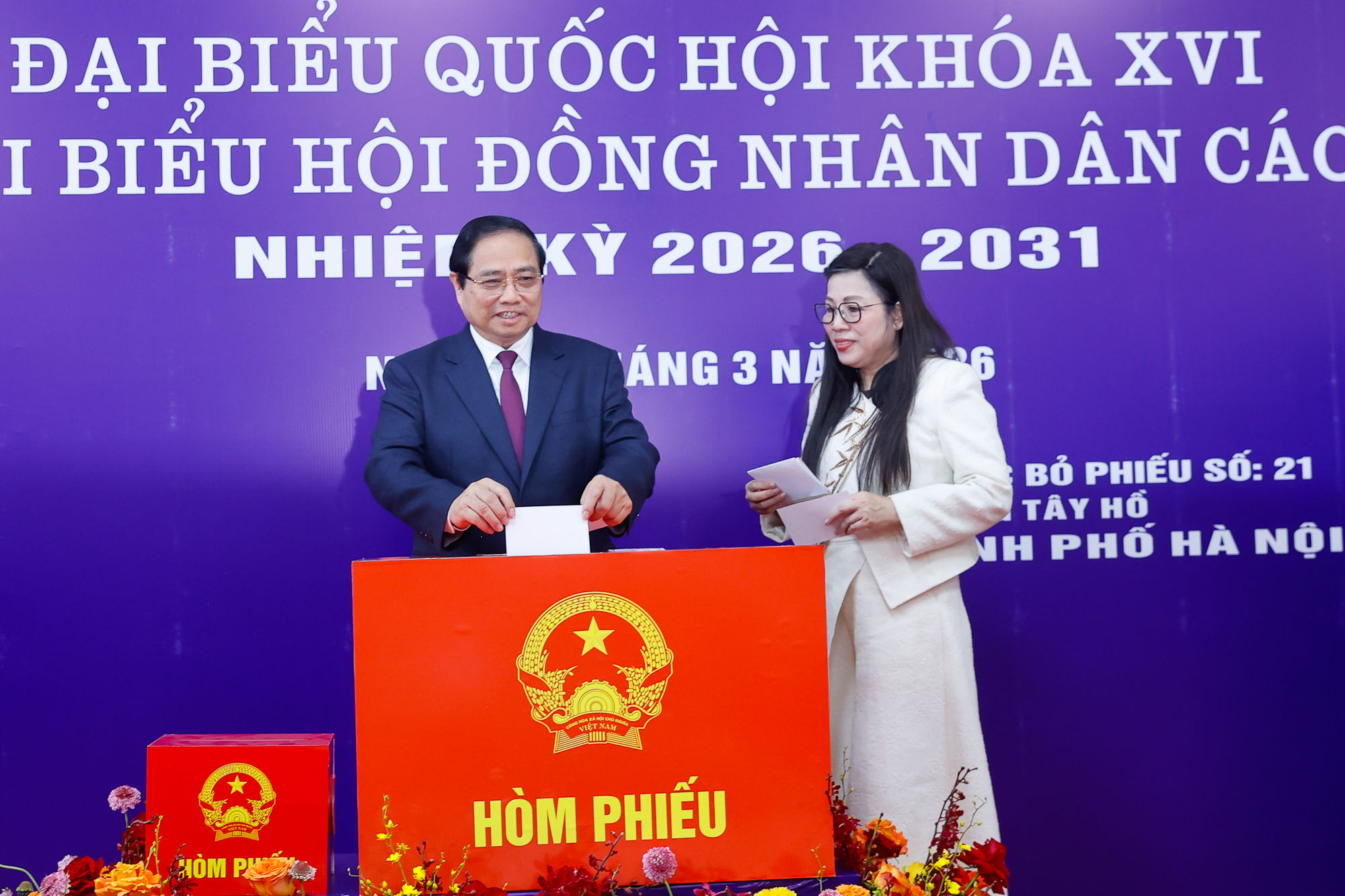 Thủ tướng Phạm Minh Chính bỏ phiếu bầu cử tại phường Tây Hồ, Hà Nội 