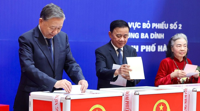 Tổng Bí thư Tô Lâm bỏ phiếu bầu cử đại biểu Quốc hội và HĐND các cấp 