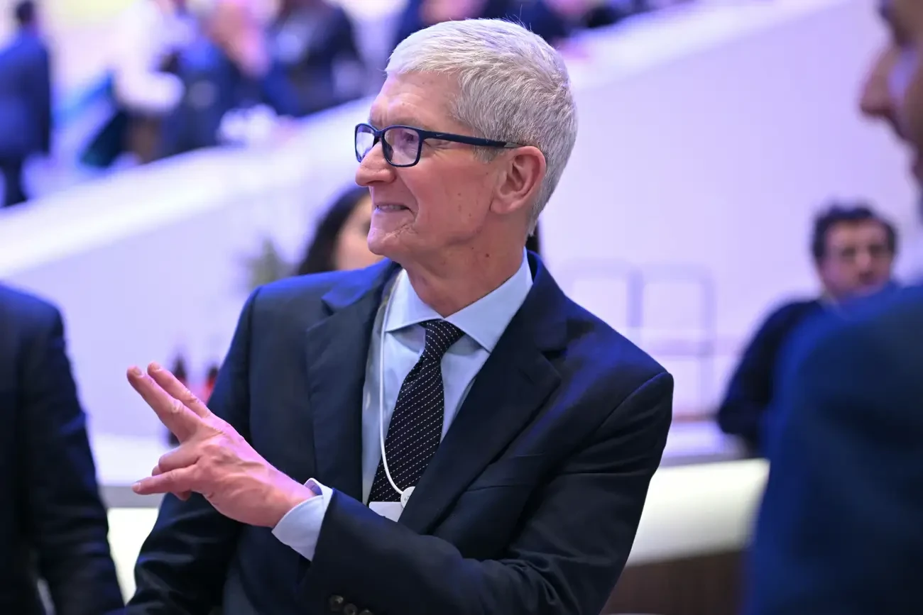CEO Apple phủ nhận thân thiết với chính quyền Trump, đến Trung Quốc (2)