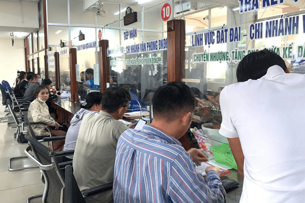 tphcm-giai-cuu-can-bo-phuong-xa-khoi0deim-tac-nghen-thu-tuc0dat-dai-jhinh-anh.png