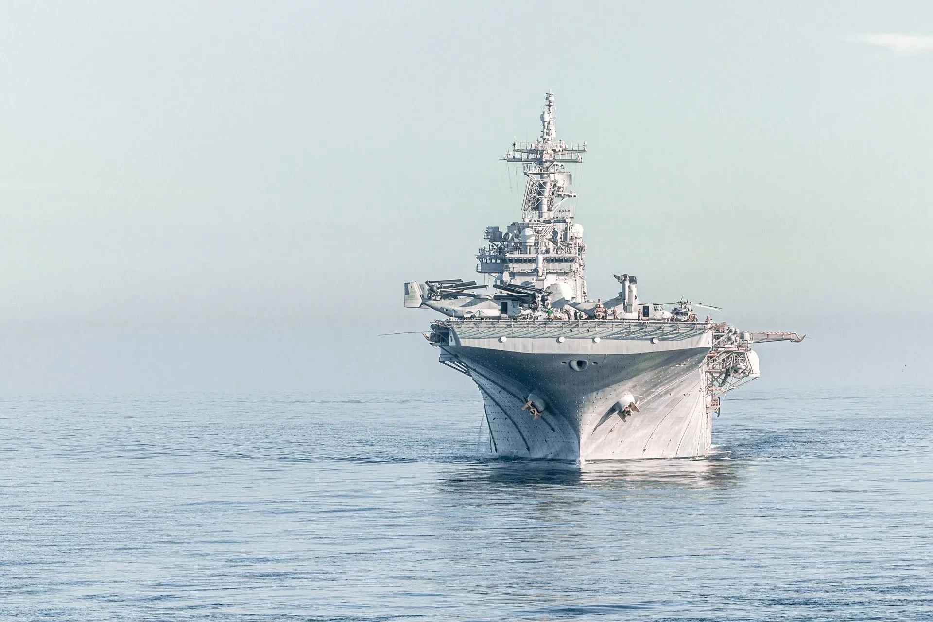 u.s.deploys_boxer_amphibious_ready_group_with_4000_marines_for_potential_gulf_operations_against_iran-b967d622.webp