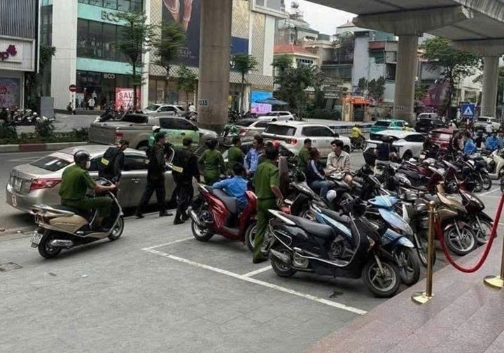 lực lượng công an xuất hiện tại các trụ sở bảo tín minh châu tại hà nội hình ảnh 3 luc luong cong an xuat hien tai cac tru so bao tin minh chau tai ha noi hinh anh 3