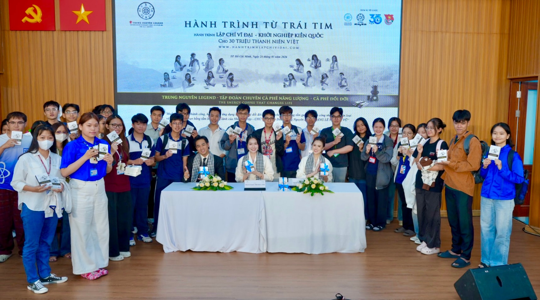 Hình 1 - Hình chủ