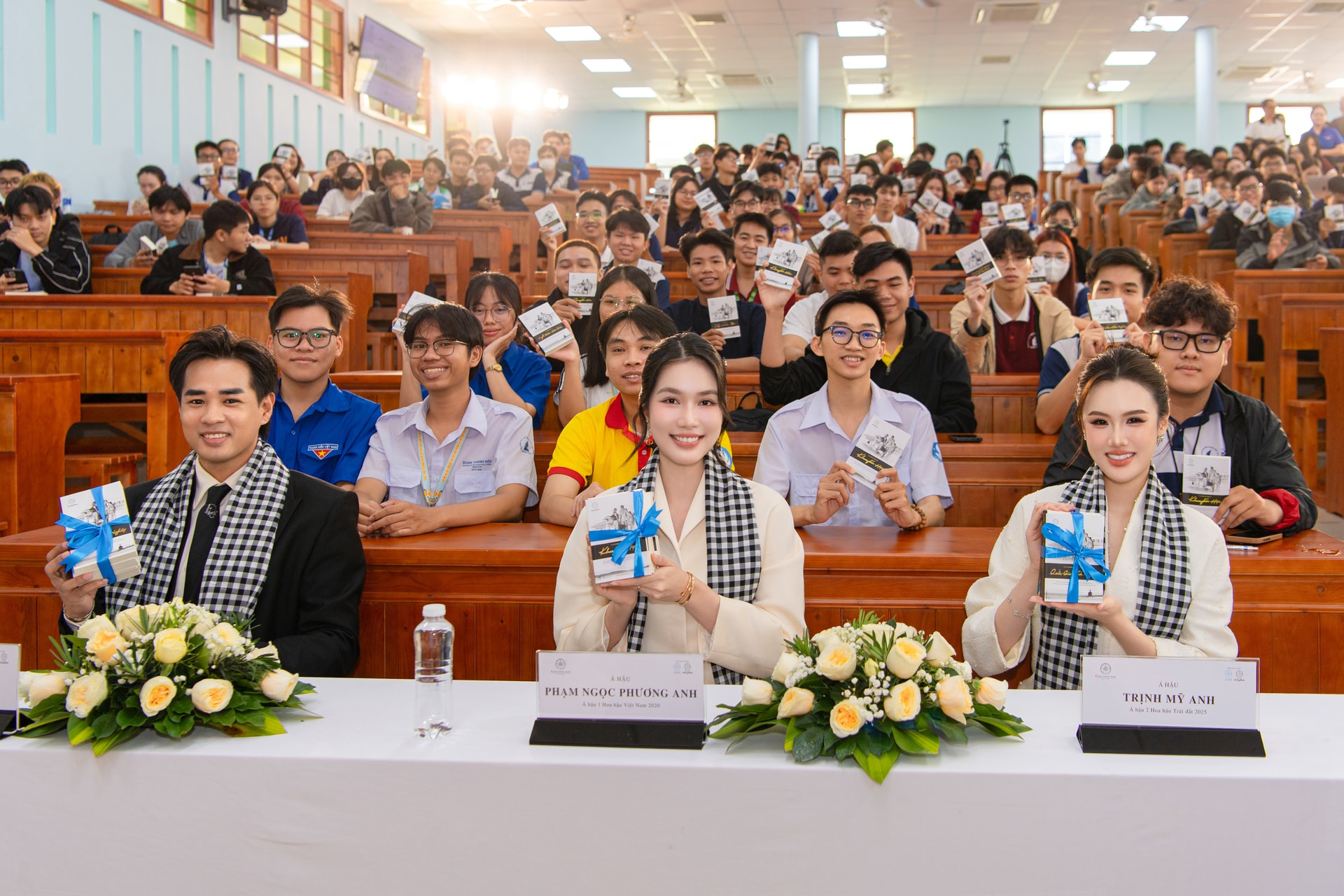 Hình chủ