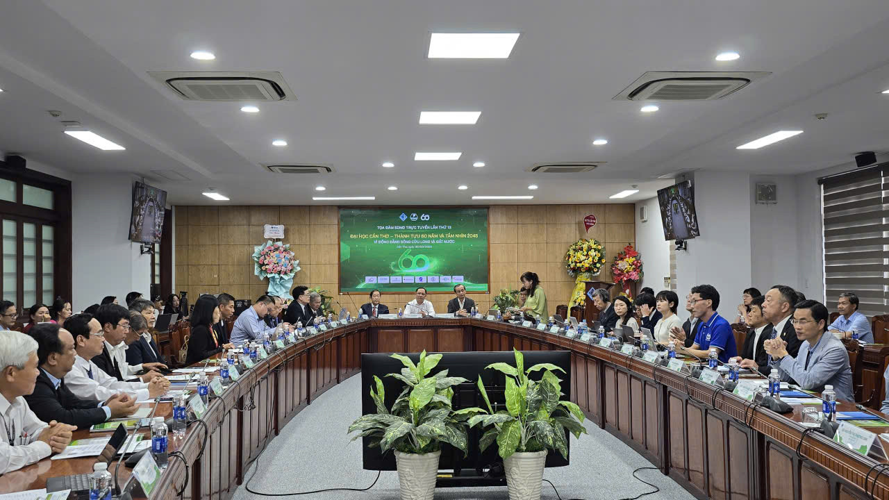 Quang cảnh hội thảo 60 năm ĐHCT - Ảnh: Lê Sơn