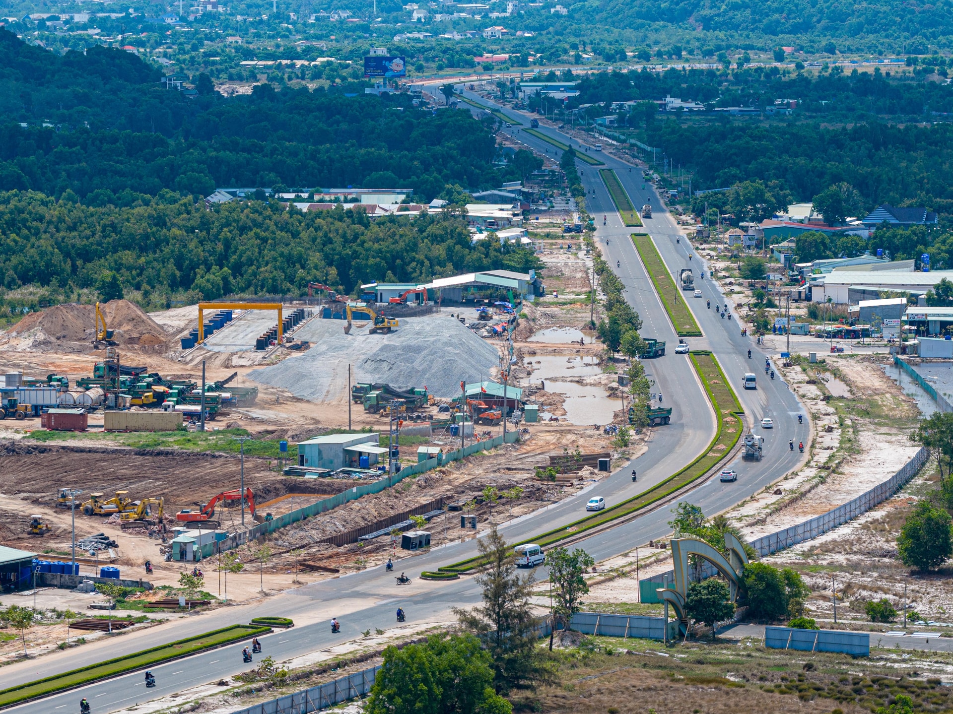 tram-tron-be-tong-cong-truong-sun-group-phu-quoc.jpg