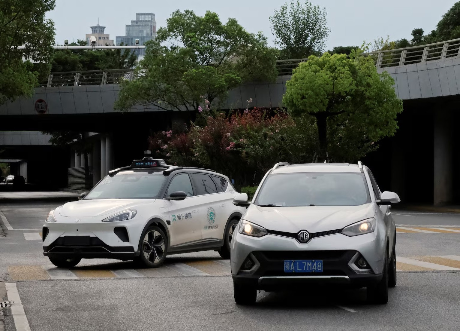 Robotaxi của Baidu 'đứng hình' trên cao tốc gây hoảng loạn và dấu hỏi công nghệ xe tự lái 