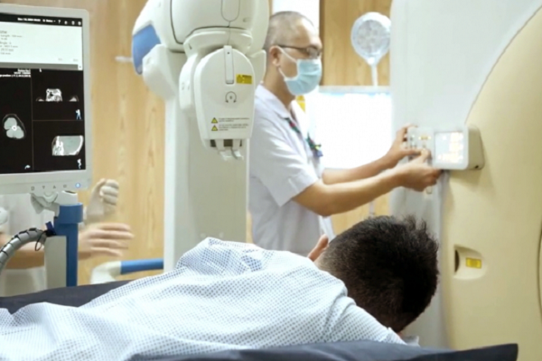 Y tế TP.HCM bứt phá kỷ nguyên số: Ứng dụng AI và robot 