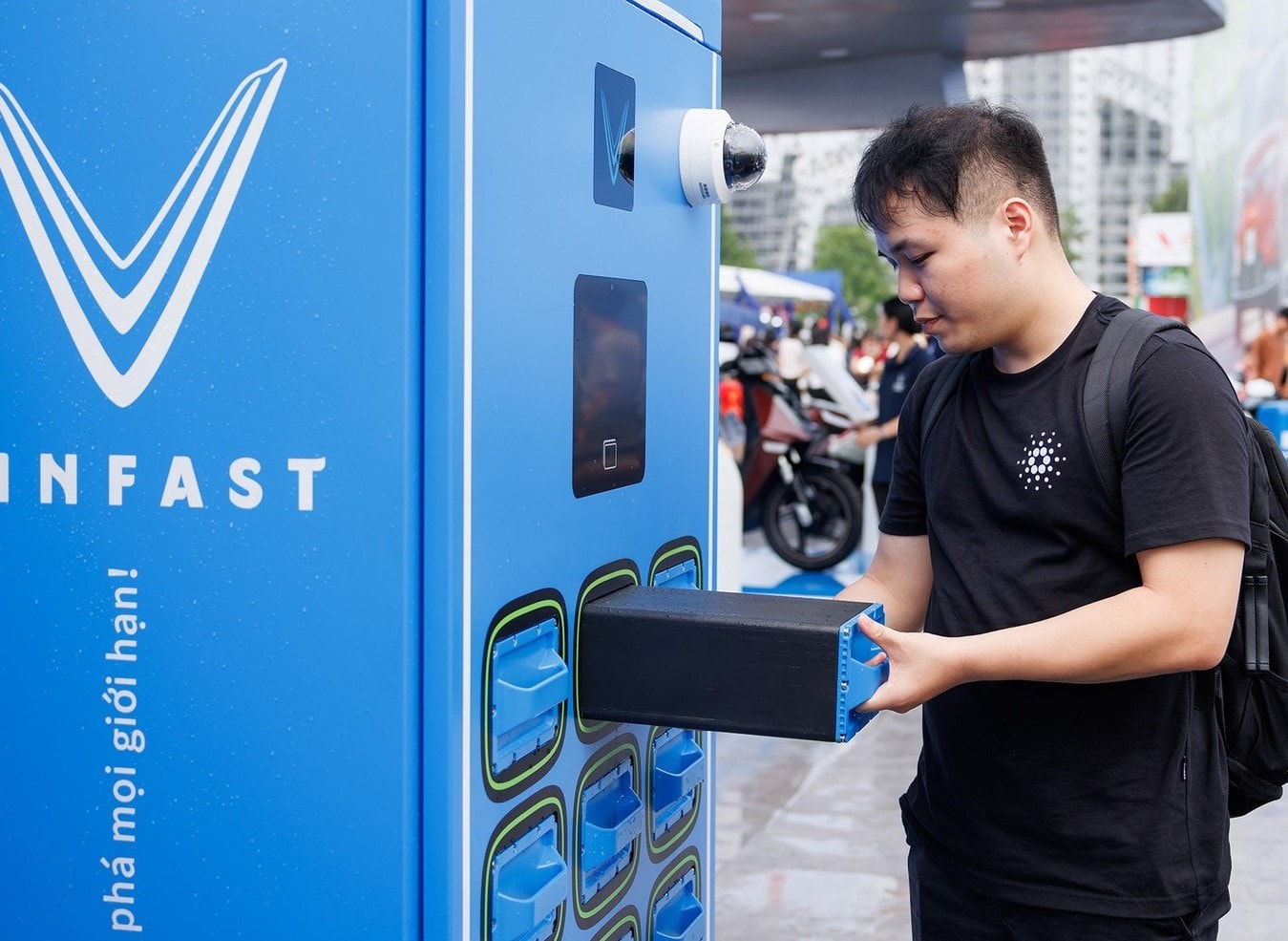 Chủ đầu tư các tủ đổi pin phải tự di dời, tháo dỡ hoàn trả mặt bằng, không yêu cầu bồi thường khi có yêu cầu của cơ quan có thẩm quyền của thành phố
