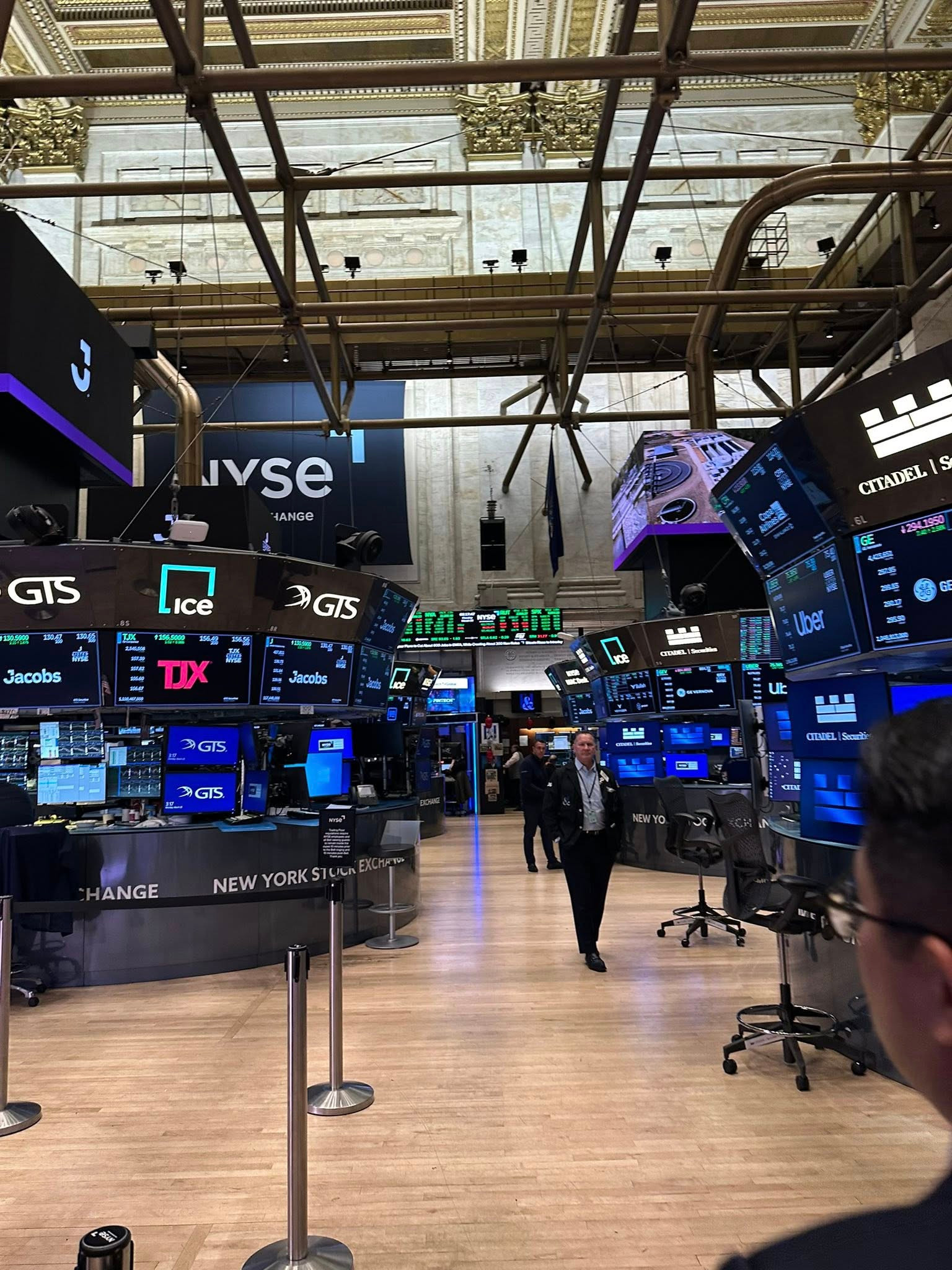 Sàn chứng khoán New York - Ảnh NVCC
