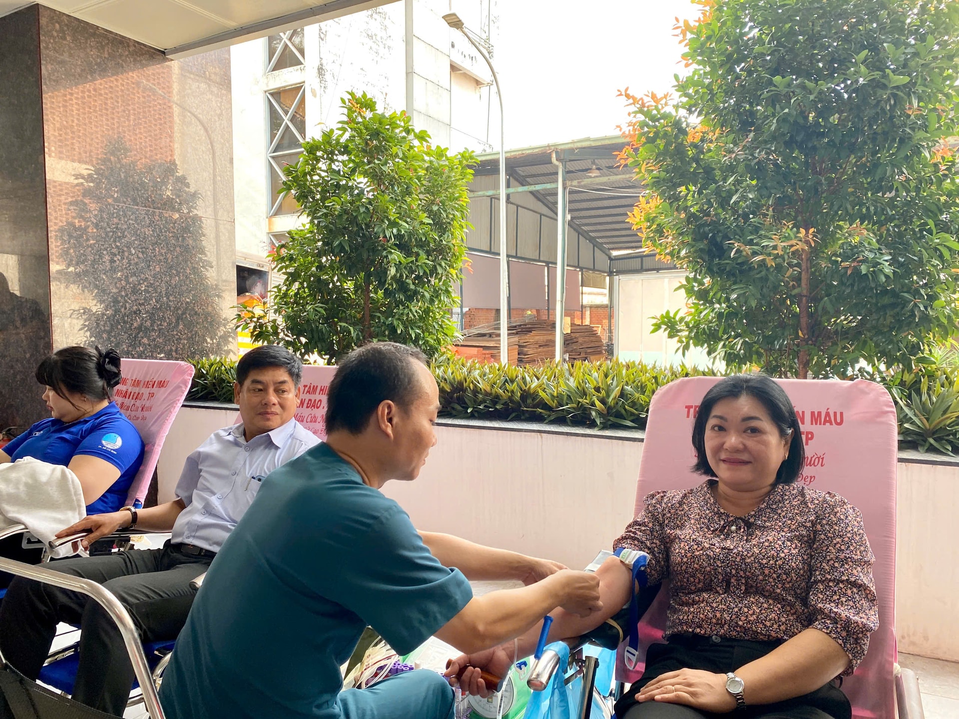 Ảnh 4- Nhiều phụ nữ duy trì đều đặn 3 tháng một lần hiến máu nhân đạo.