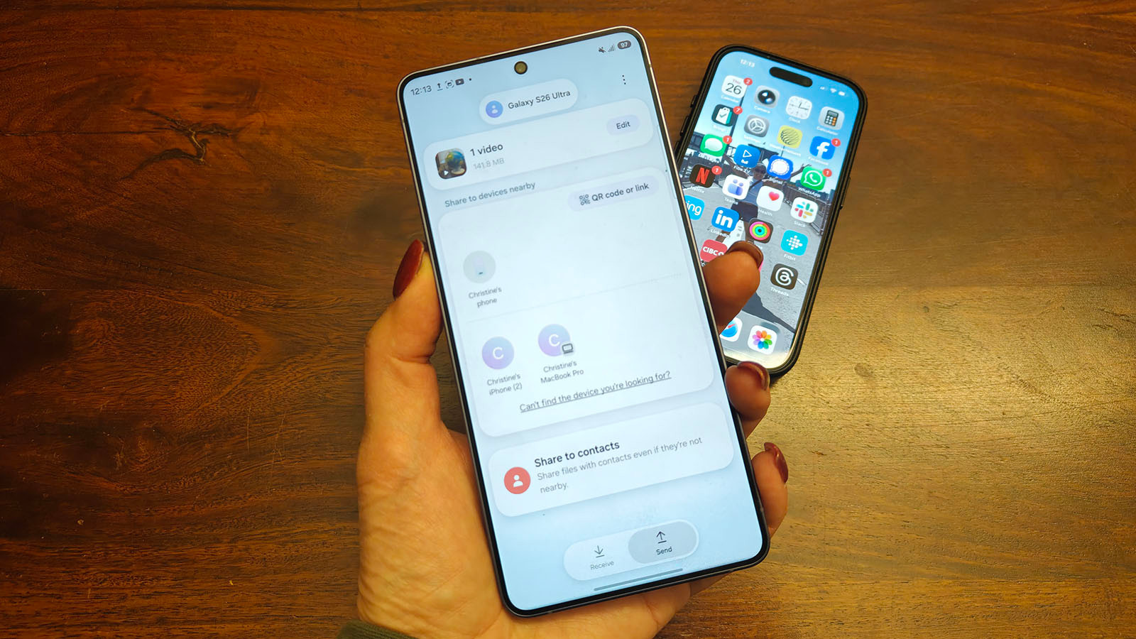 Apple toan tính gì để Pixel 10, Galaxy S26, Find X9 giao tiếp với AirDrop1