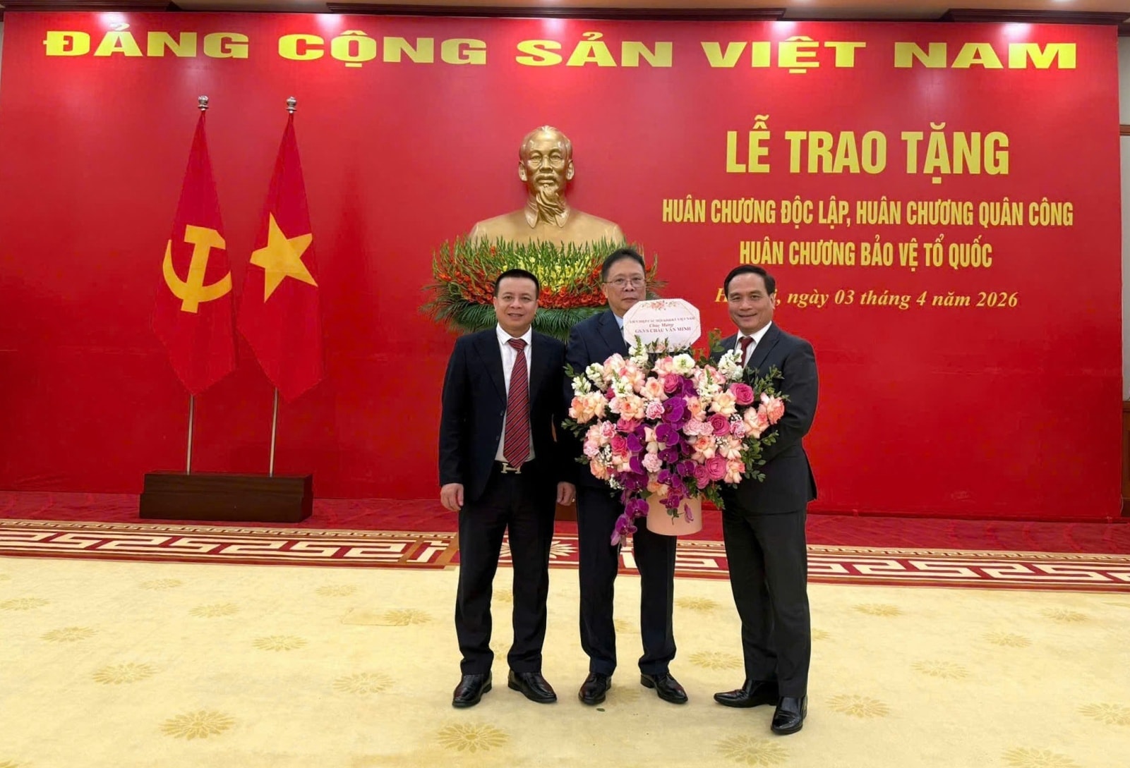 GS.VS. Châu Văn Minh được trao tặng Huân chương Độc lập