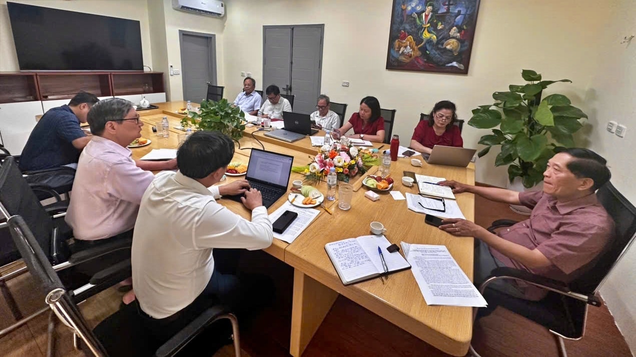 TS. Trần Văn Tùng – nguyên Thứ trưởng Bộ Khoa học và Công nghệ, Bí thư Chi bộ, Chủ tịch VASTI chủ trì cuộc họp - Ảnh: LQĐ