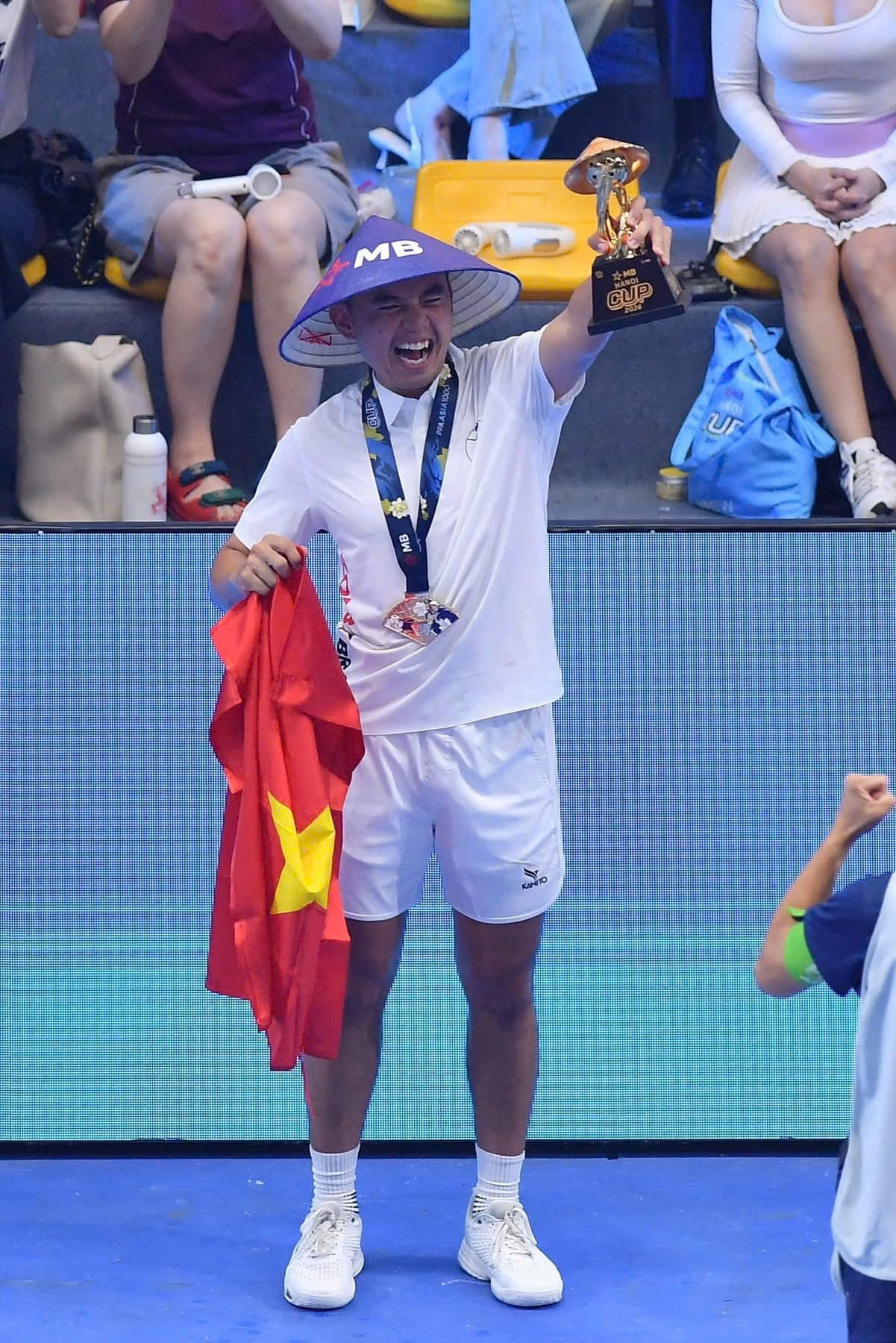 ly hoang nam
