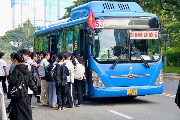 mien-ve-xe-buyt-tai-tphcm-cu-hich-giao-thong-hay-quyet0dinhodt-nghin-ty-day-rui-rp-hinh-anh 1
