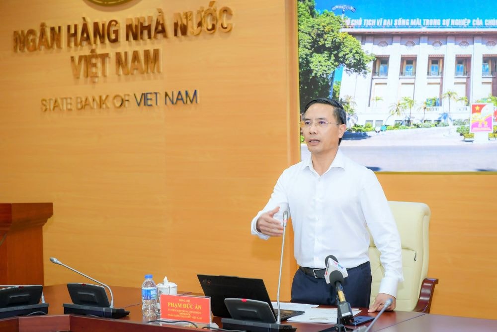 Thống đốc NHNN Phạm Đức Ấn phát biểu chỉ đạo cuộc họp