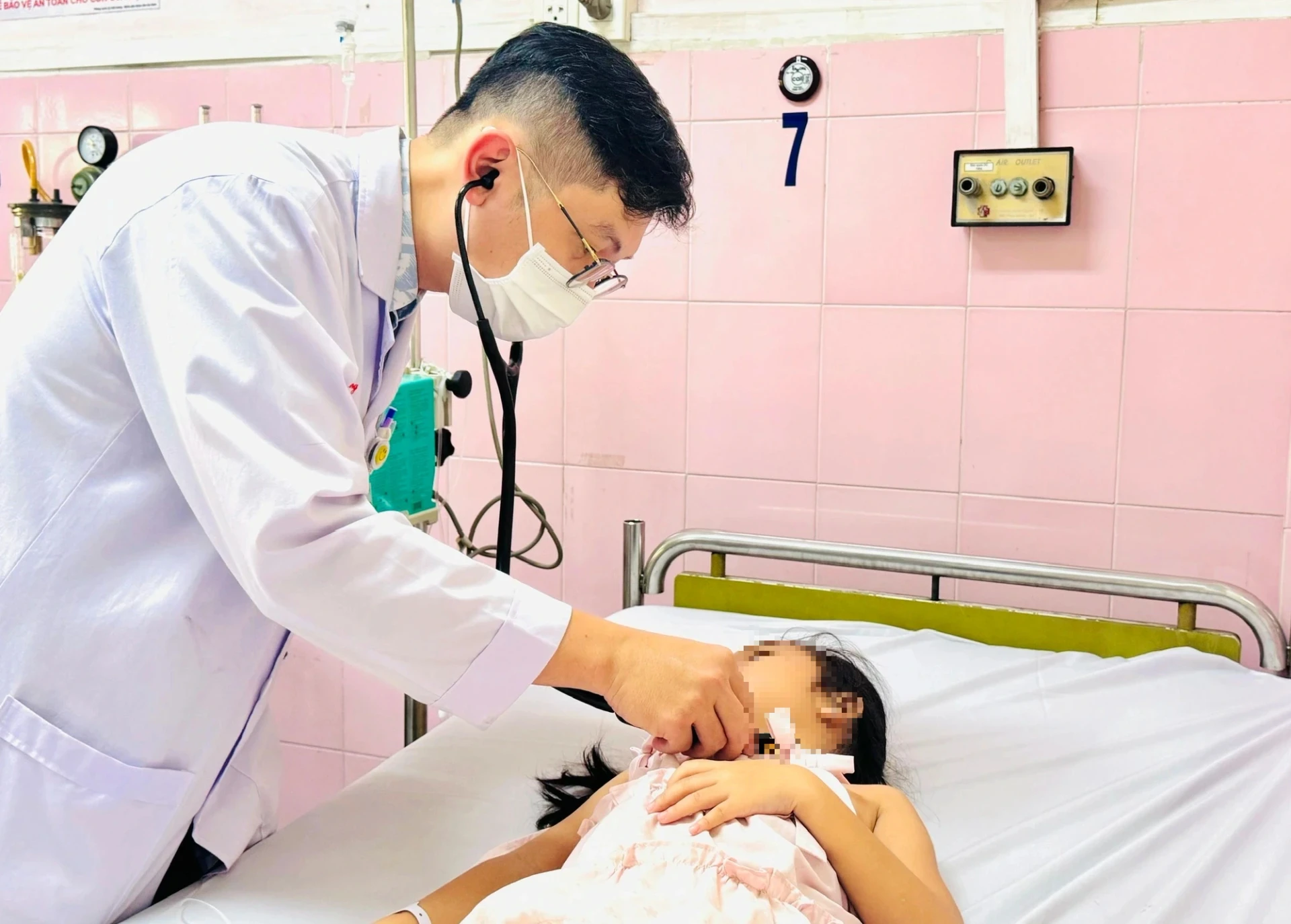 hoc-sinh-binh-quoi-tay-ngo-doc.webp
