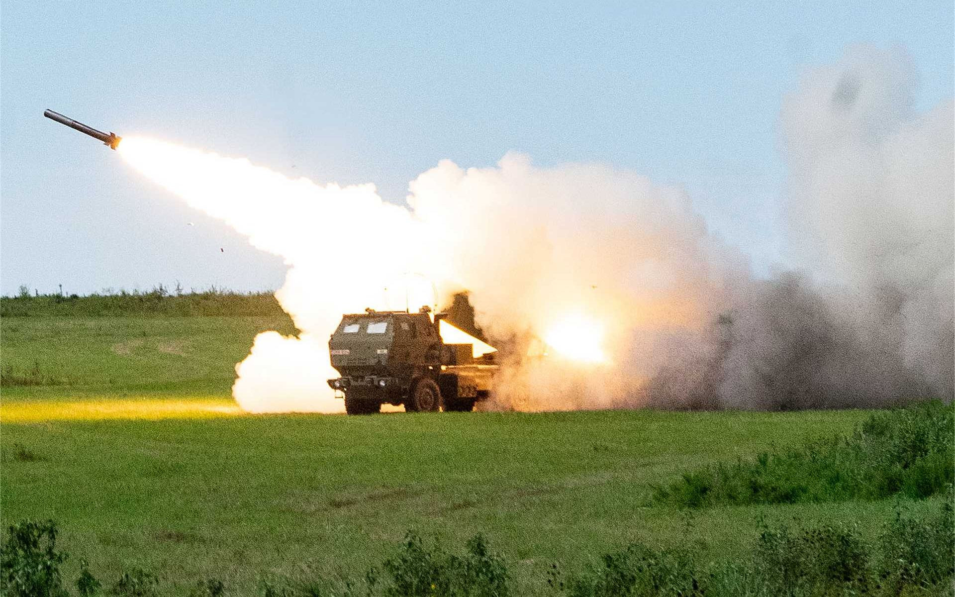 www.armyrecognition.com-templates-yootheme-cache-3f-_u.s._army_25th_infantry_division_deploys_himars_and_prsm_missile_for_indo-pacific_long_range_fires_1920_001-3ff65188.jpeg