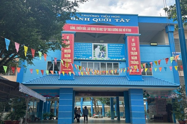 tphcm-giai-ma-cu-soc-ngo-doc-tai-truong-tieu-hoc-binh-quoi-tay-hinh-anh.jpg