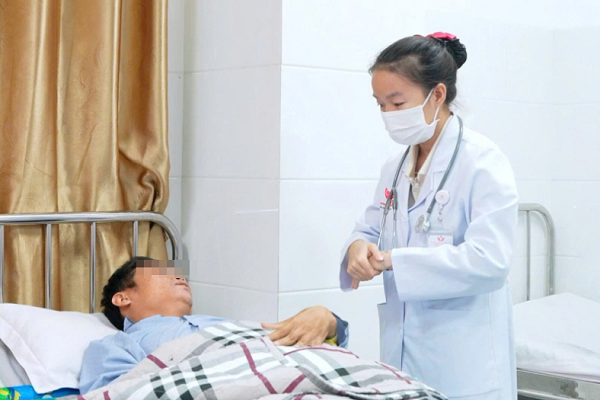 sau-buoi-nhau-mo-mau-tang-gap-60-lan-nam-thanh-nien-suyt-mat-mang-hinh-anh.png