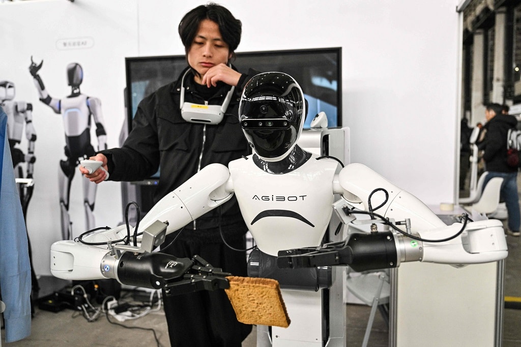 agibot.jpg