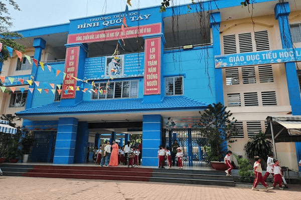vu-hon-200-hoc-sinh-binh-binh-qoui-tay-ngi-ngo-doc-sap-co-ket-laun-dieu-tra-hinh-anh.png