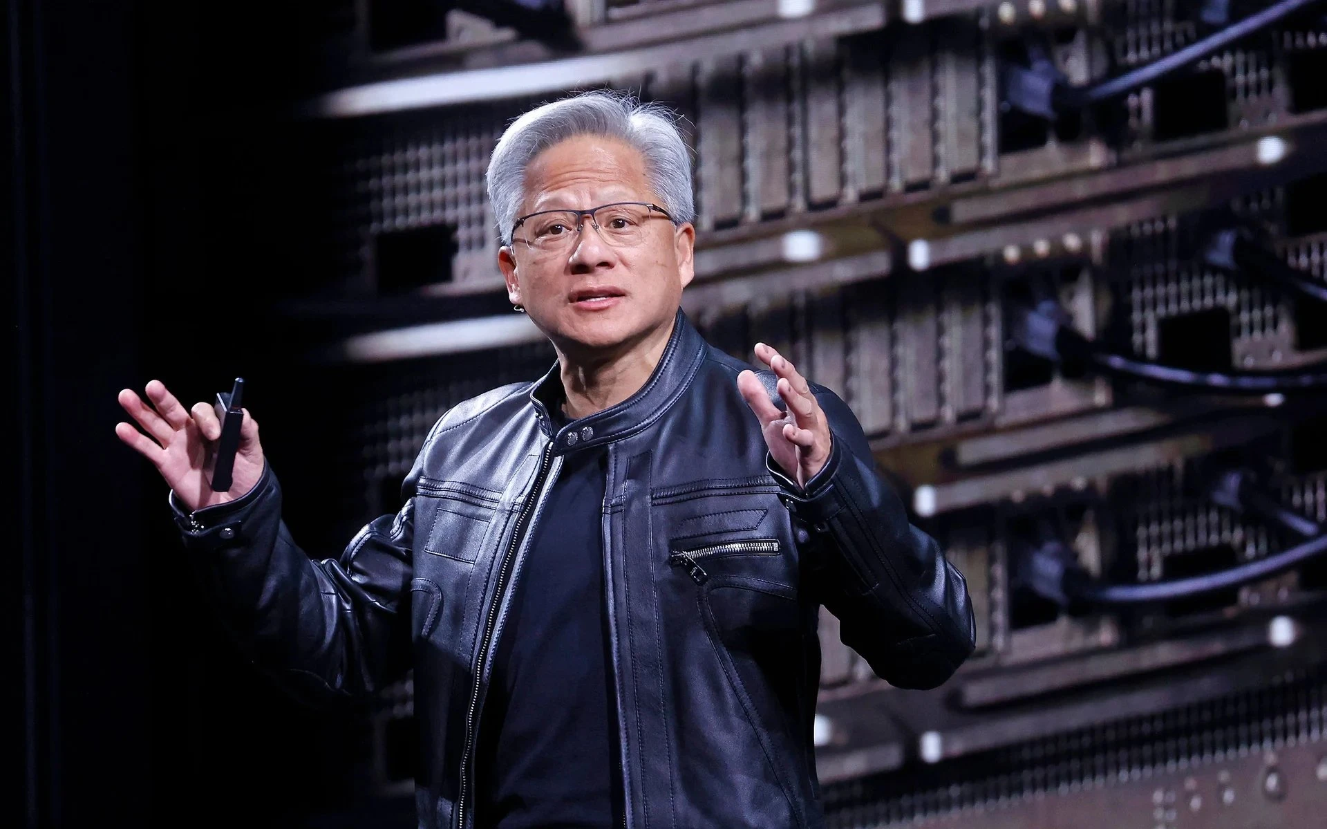 Sự bùng nổ của AI biến Jensen Huang thành người có tầm ảnh hưởng lớn - Ảnh: Bloomberg.
