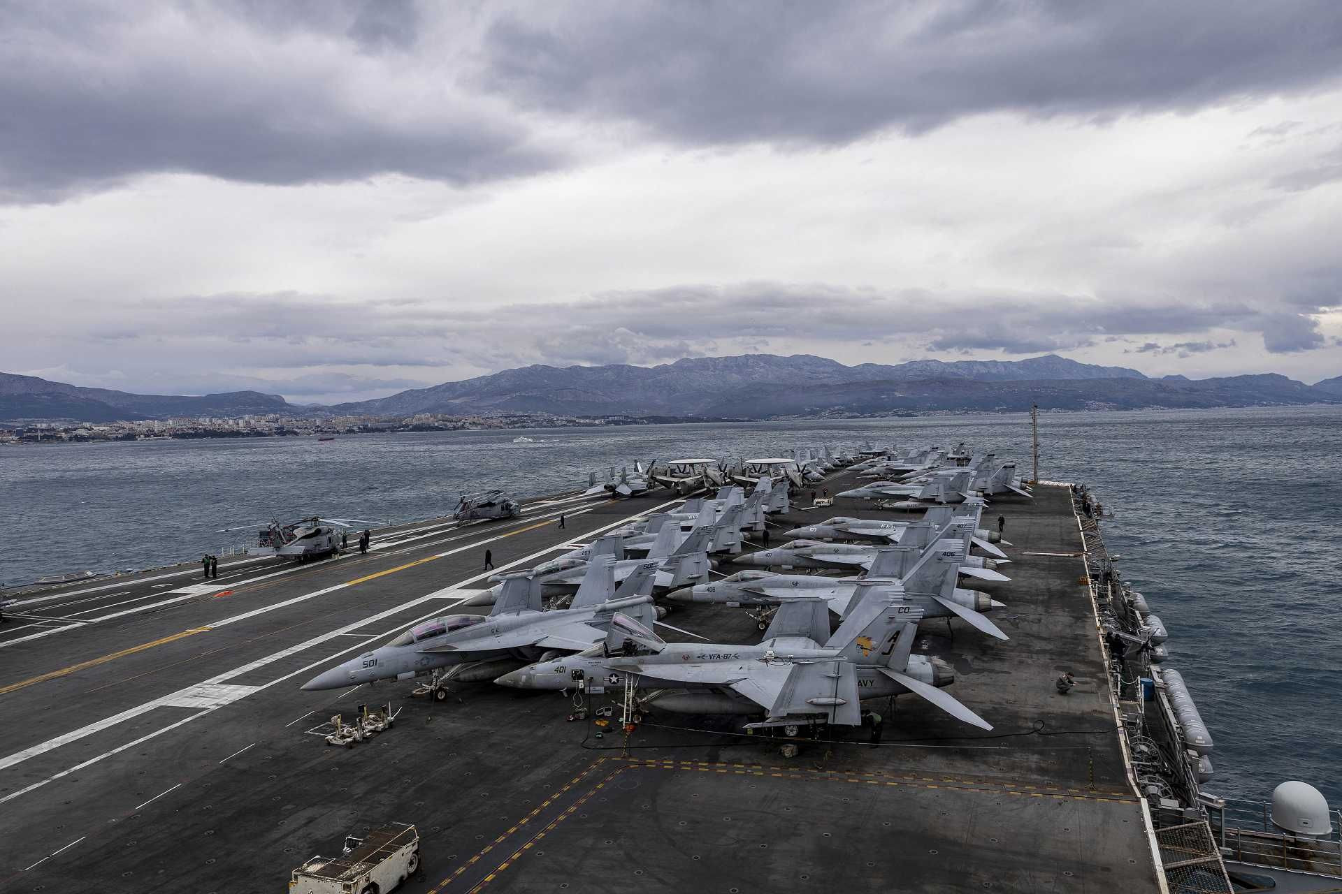 www.armyrecognition.com-templates-yootheme-cache-2b-_u.s._deploys_uss_gerald_r._ford_aircraft_carrier_to_red_sea_for_strike_operations_amid_iran_threat_1920_001-2bb05c17.jpeg