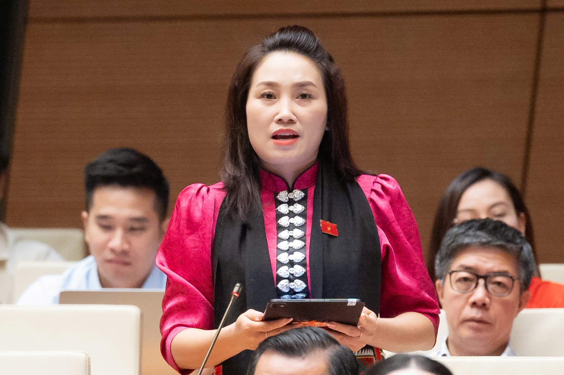 cà thị thắm