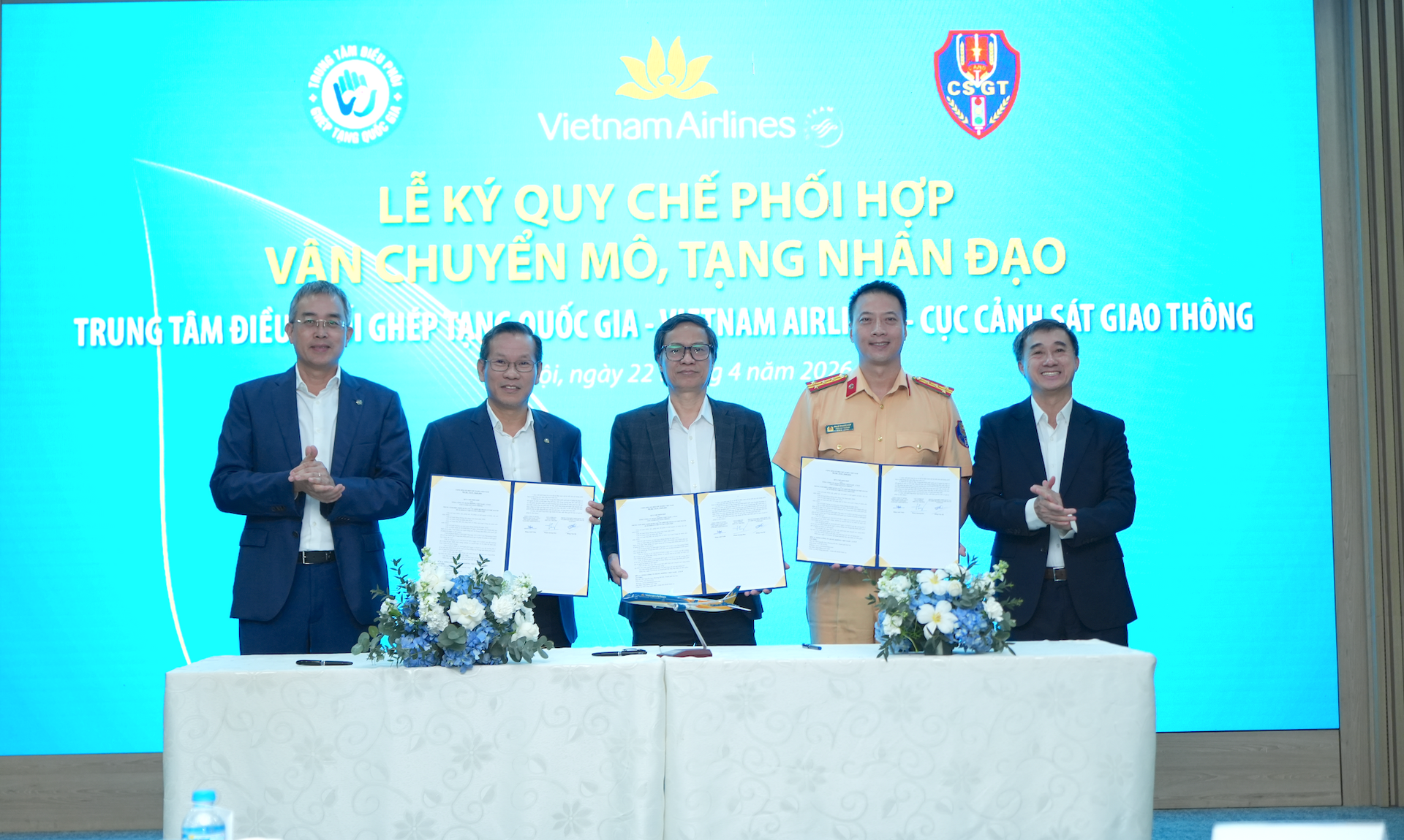Vietnam Airlines ký kết quy chế phối hợp với Trung tâm Điều phối quốc gia về ghép bộ phận cơ thể người và Cục Cảnh sát Giao thông.
