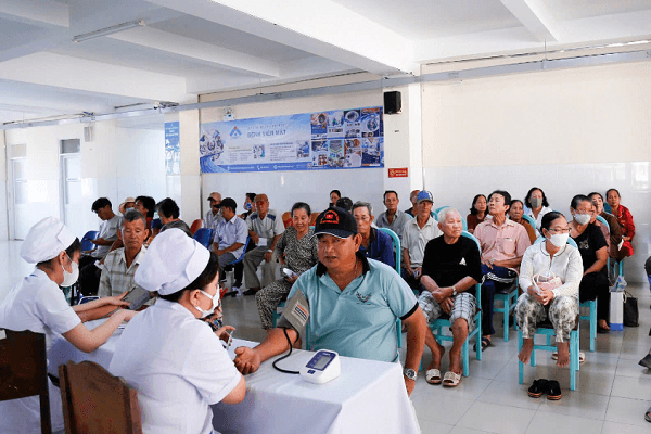 mo-duc-thuy-tinh-the-tphcm-hang-tram-benh-nhan-tim-lai-anh-sang-hinh-anh.png