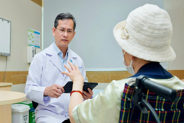 ts-bs-tran-ngoc-tai-chip-nao-ai-co-the-thay-the-thuoc-xoa-noi-am-anh-Parkinson-hinh-anh 1