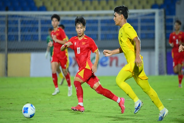 u17-viet-nam-vo-dich-nhung-thap-be-su-that=giac-mo-1m80-hinh-anh 2