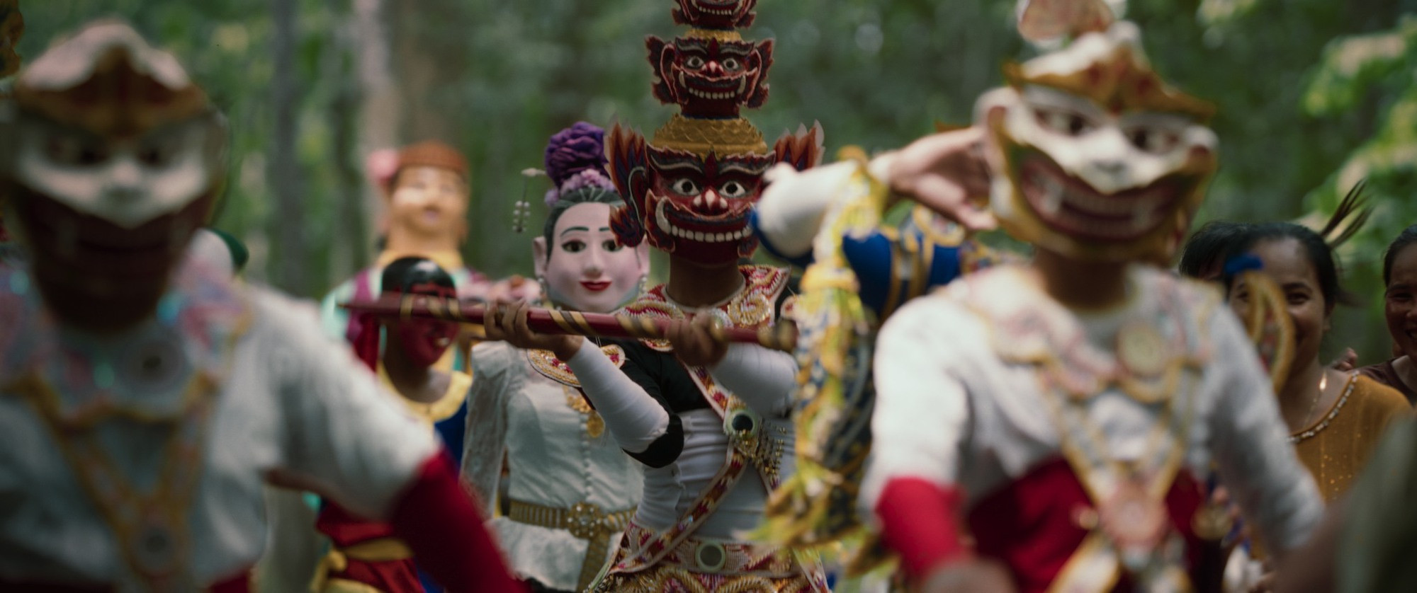 phim-kinh-di-dan-gian-phi-phong-quy-mau-rung-thieng-2.jpg