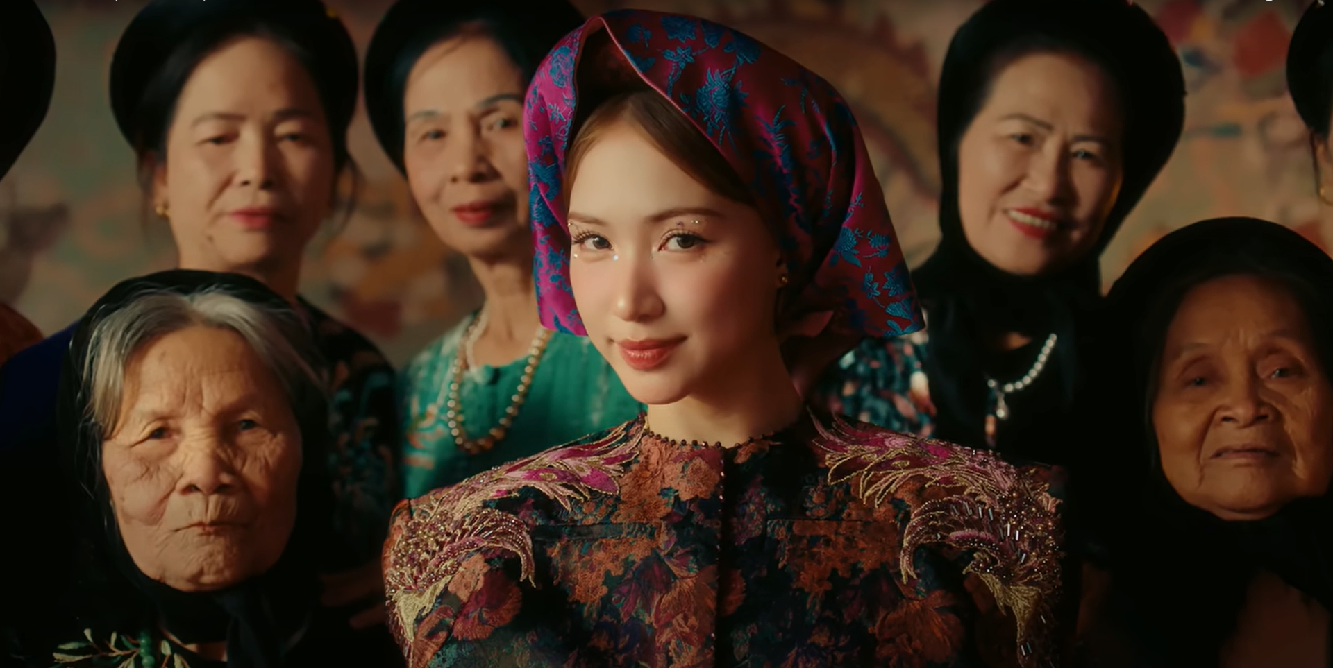 Chất liệu văn hóa dân gian: 'Mỏ vàng' đào mãi liệu có hết? 