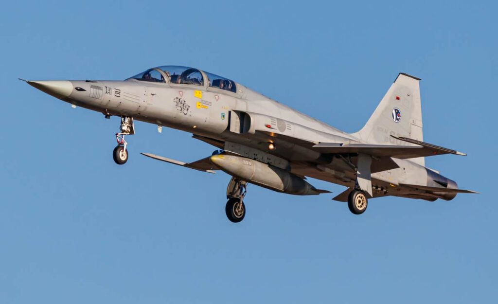 i0.wp.com-www.flyajetfighter.com-wp-content-uploads-2023-08-_northrop-f-5-freedom-fighter-1024x625.jpg