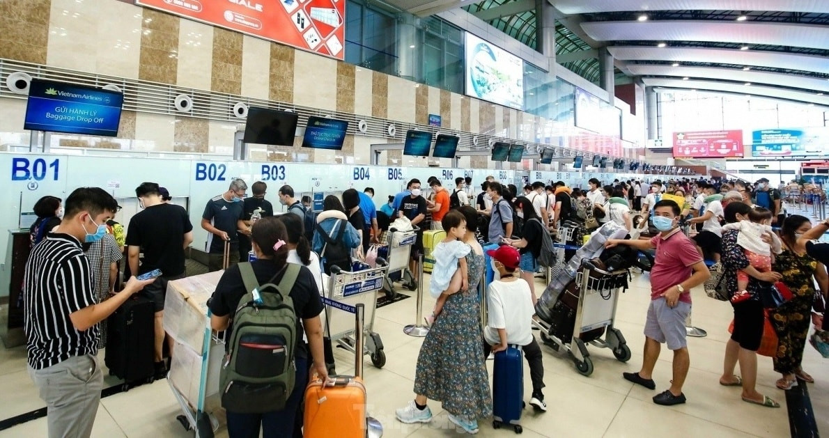 Nghịch lý vé máy bay dịp lễ: Kỳ nghỉ càng dài, giá vé càng giảm 