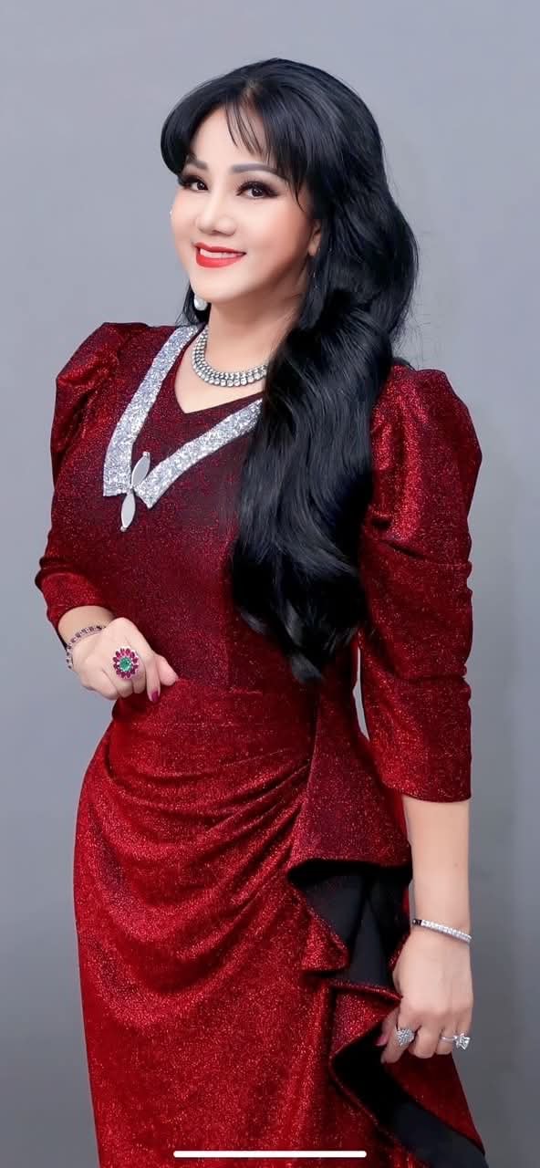 ngoc-anh-nu-hoang-nhac-rock-non-song-thong-nhat-hoa-binh-3.jpg