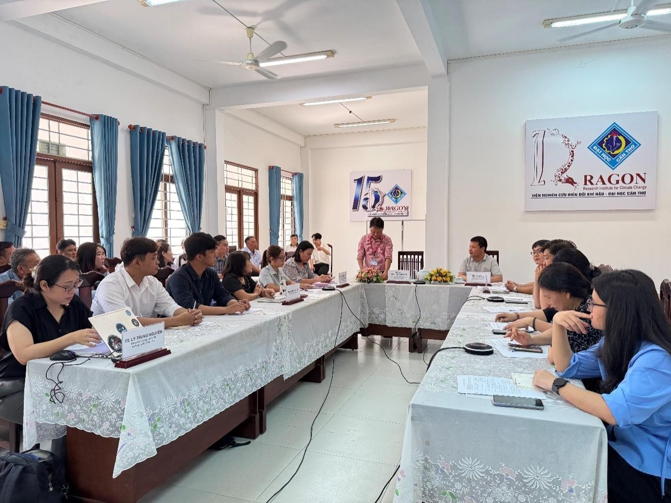PGS.TS. Văn Phạm Đăng Trí, Viện trưởng Viện Mekong, Đại học Cần Thơ, chủ nhiệm đề tài AIRRVie phát biểu khai mạc trong các cuộc họp tham vấn