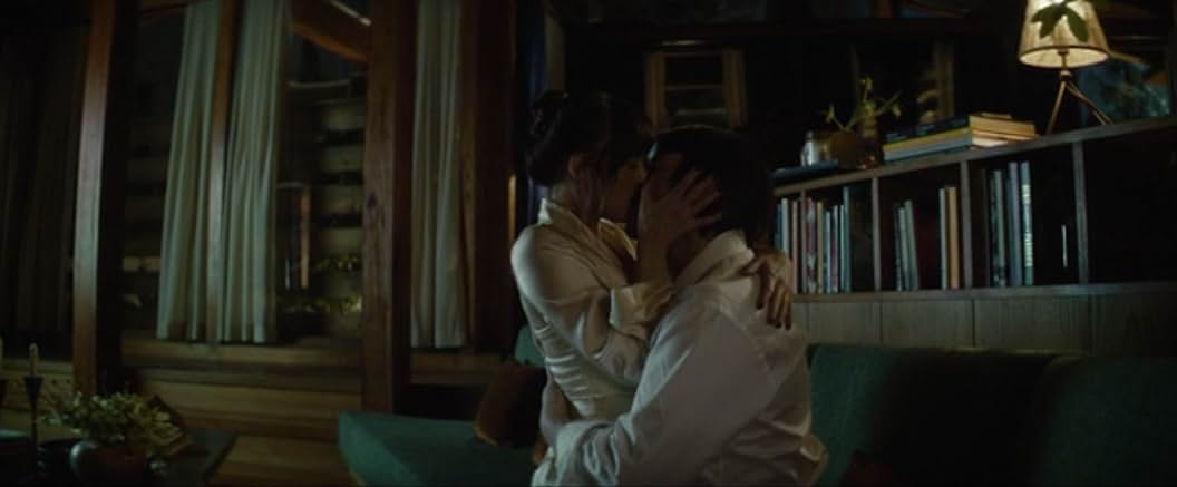 phim-verity-colleen-hoover-anne-hathaway-dakota-johnson.png