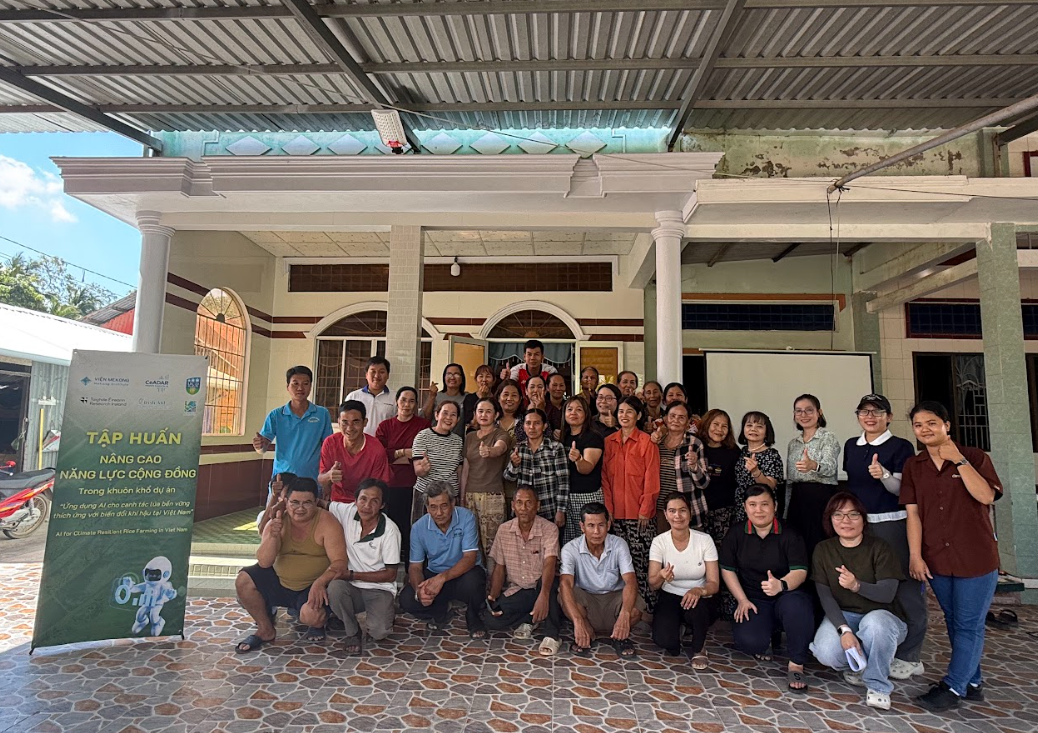 Tập huấn nâng cao năng lực sử dụng công nghệ cho nông dân canh tác lúa bền vững tại Cần Thơ (Sóc Trăng cũ)