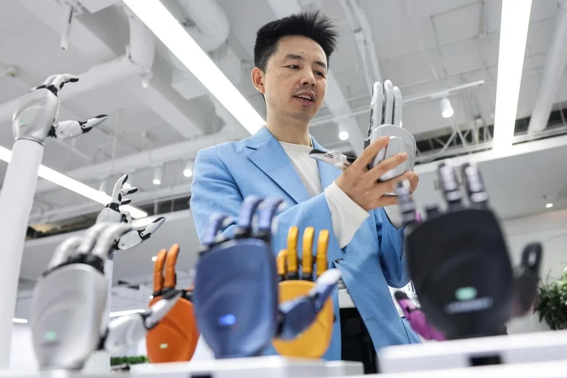 bàn tay robot