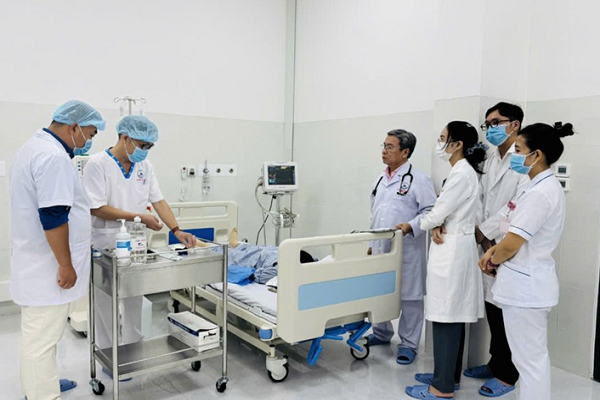 con-dao-lan-dau-chay-than-nhan-tao-cham-dut-ly-huong-chua-benh-mo-lpi-du-lich-y-te-hinh-anh.png