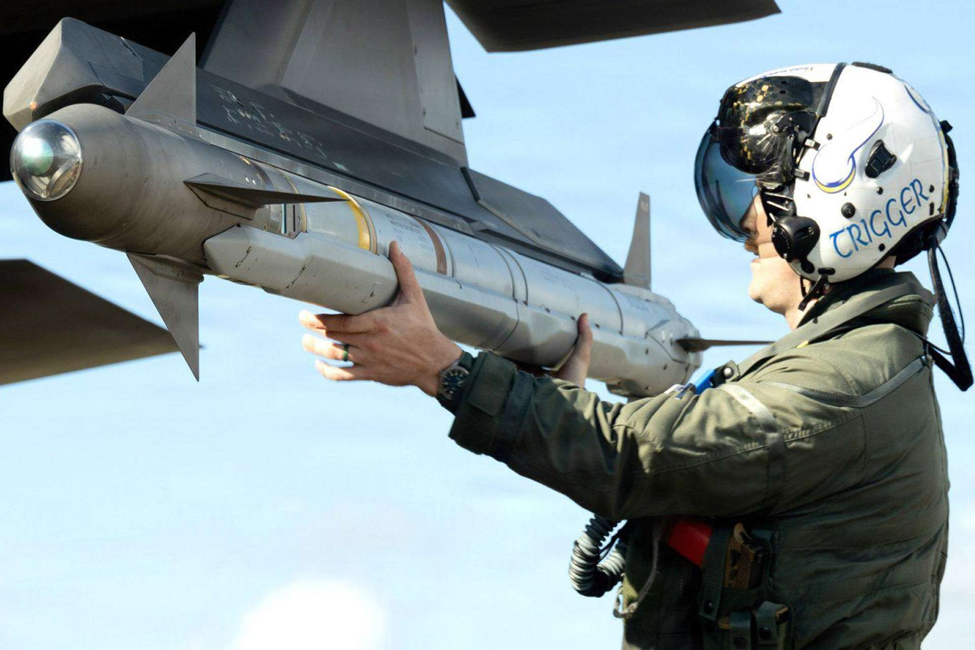 www.armyrecognition.com-templates-yootheme-cache-97-_u.s._navy_develops_compact_aim-9x_missiles_for_f-35_fighter_jets_and_combat_drones-97779c85.jpeg