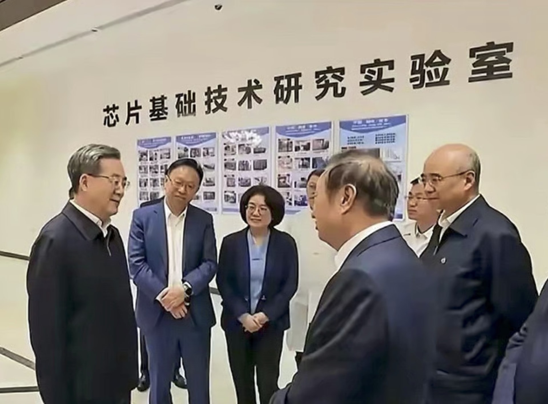 Phòng thí nghiệm chip bí mật của Huawei lộ diện trước khi ông Trump thăm Trung Quốc1