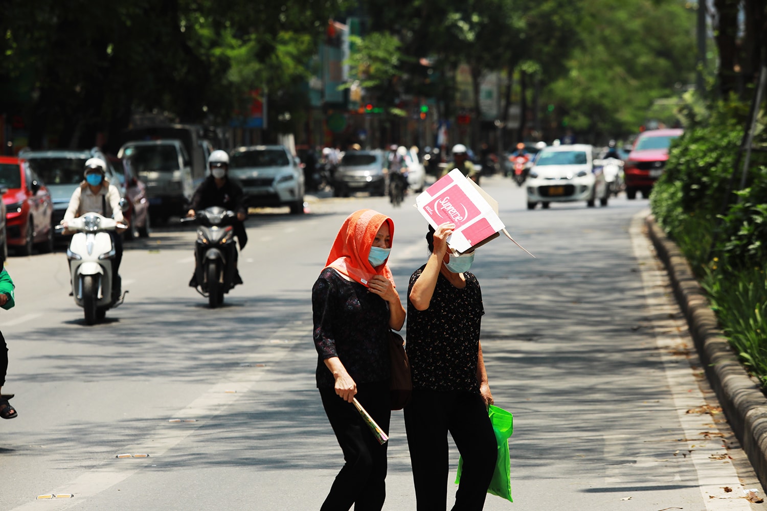 Thời tiết hôm nay 18/6: Oi toát mồ hôi, nắng nóng gay gắt đến khi nào chấm dứt? 