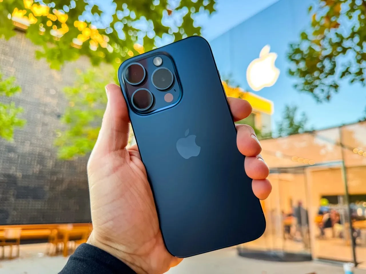 Chỉ hơn 12 triệu, iPhone 13 vẫn mạnh ngang ngửa iPhone 17, dân mê iOS đổ xô săn mua 