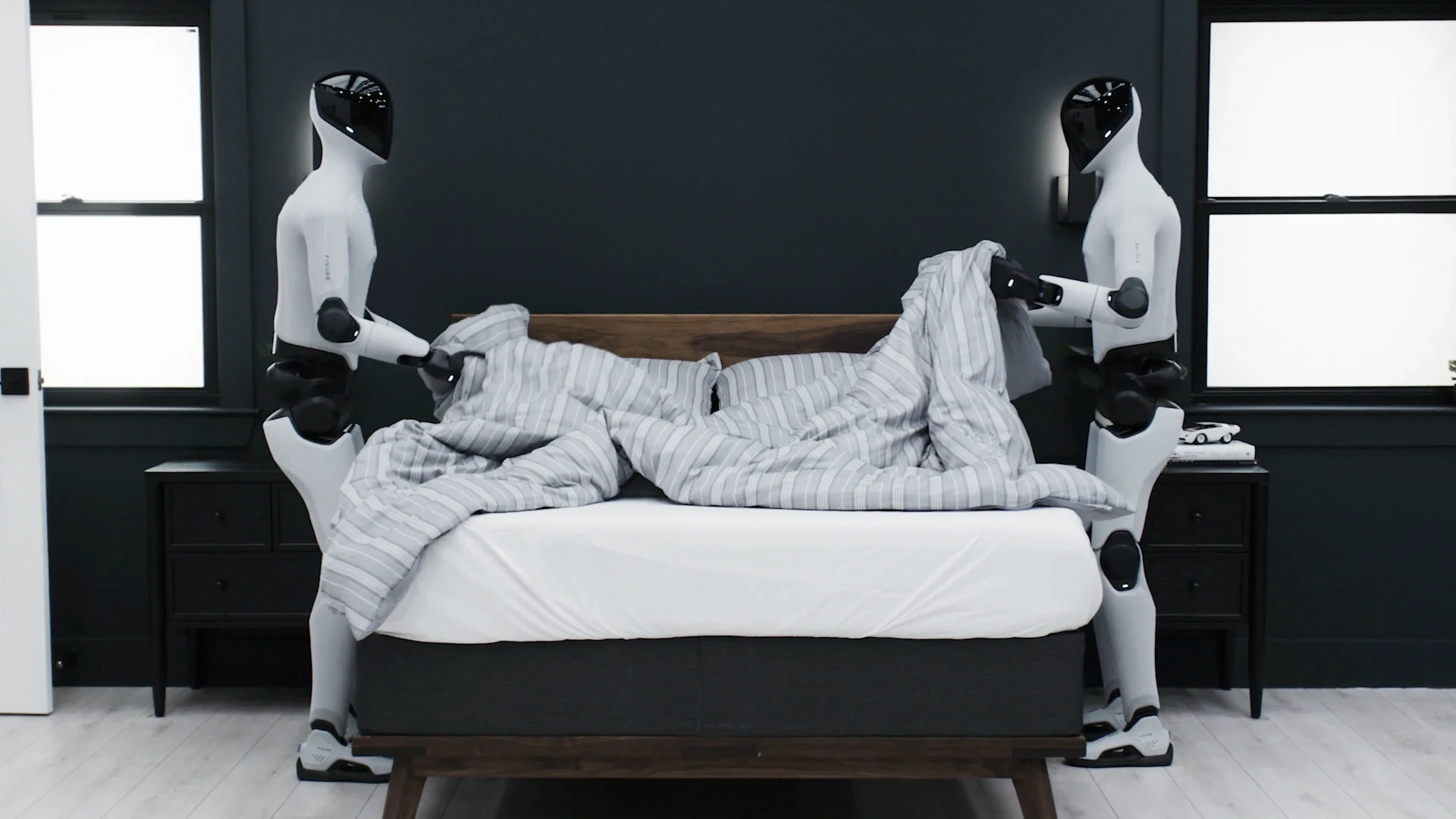 figure-making-bed.webp