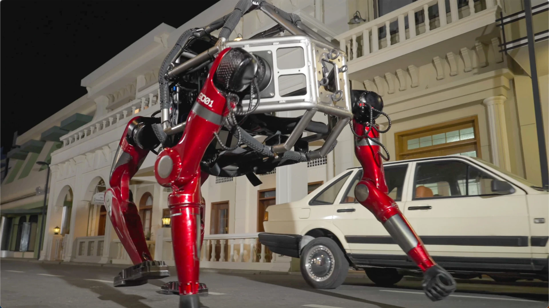 Video: Robot 'Transformer' đầu tiên có người lái, có thể đi 2 chân, 4 chân và phá đổ tường 